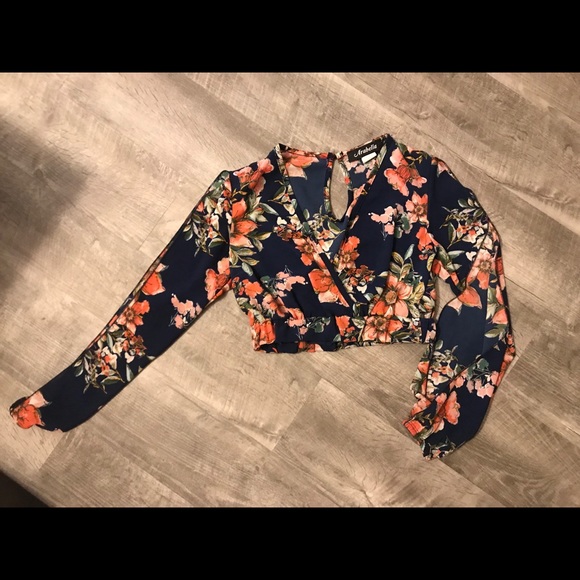 Open Long Sleeve Crop Top - Picture 2 of 3
